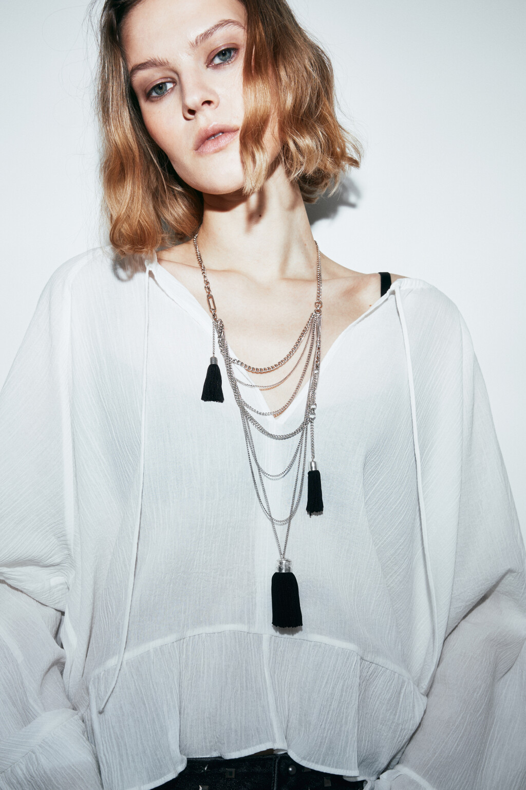 Колье-цепочка многослойное с подвесками-кисточками - цвет серый - 1