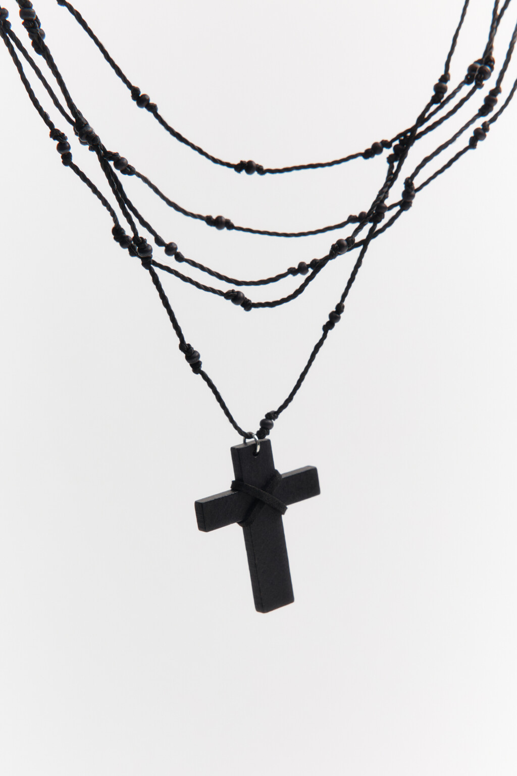 Колье-шнурок многослойное с крестом и бусинами - цвет серый - 1