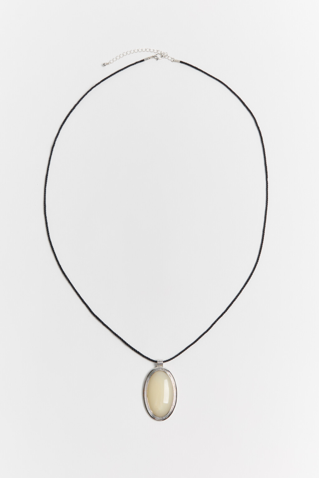 Колье-шнурок с подвеской и искусственным камнем - цвет серый - 2