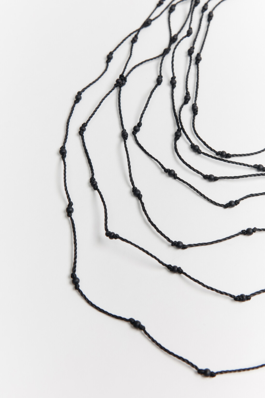 Колье-шнурок с бусинами многослойное - цвет серый - 3