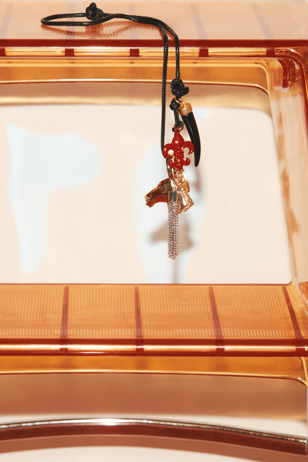 Колье-шнурок с подвесками - цвет желтый - 1