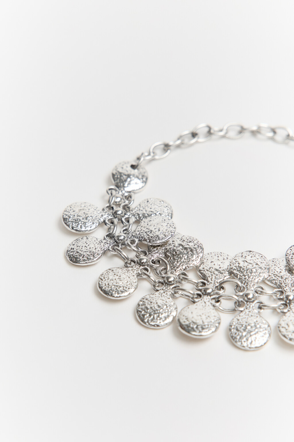 Браслет с металлическим декором - цвет серый - 2