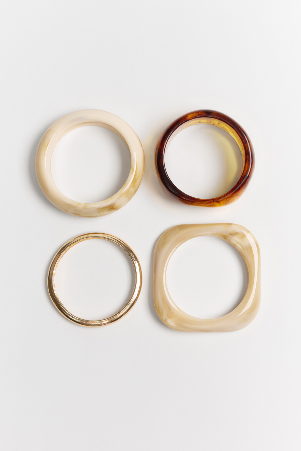 Набор браслетов разной формы и толщины (4 штуки) - цвет мультиколор - 2