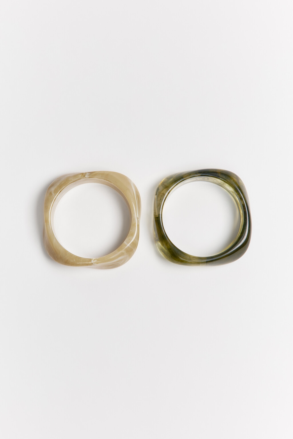 Набор браслетов пластиковых (2 штуки) - цвет мультиколор - 2