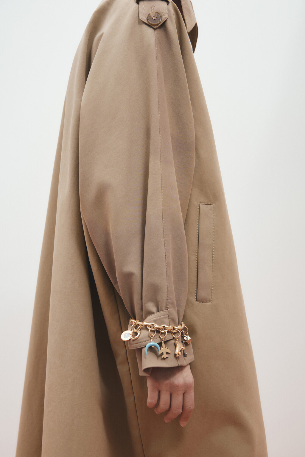 Браслет золотистый с подвесками - цвет серый - 1