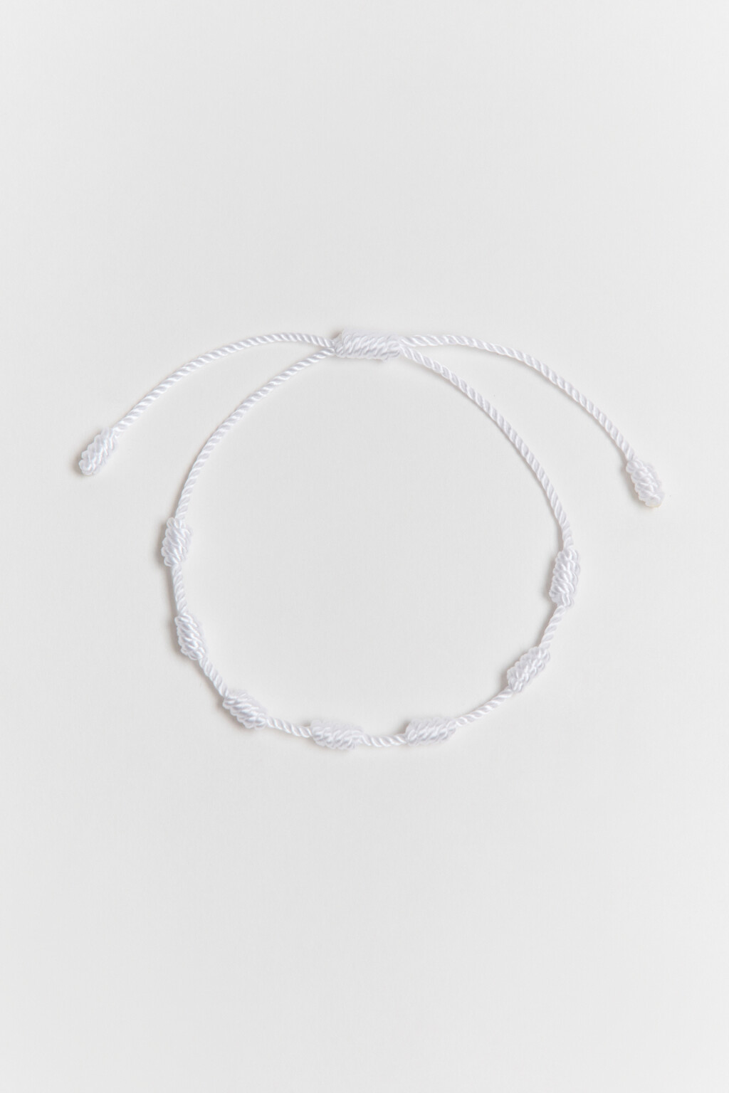Браслет-шнурок на завязках с узелками - цвет белый - 1