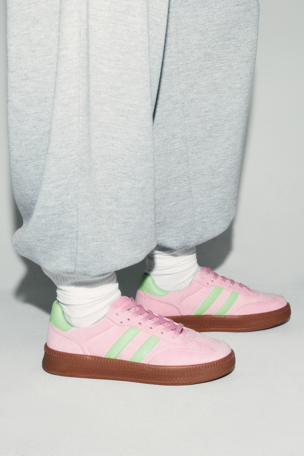 Кеды низкие с контрастными вставками - цвет розовый - 1