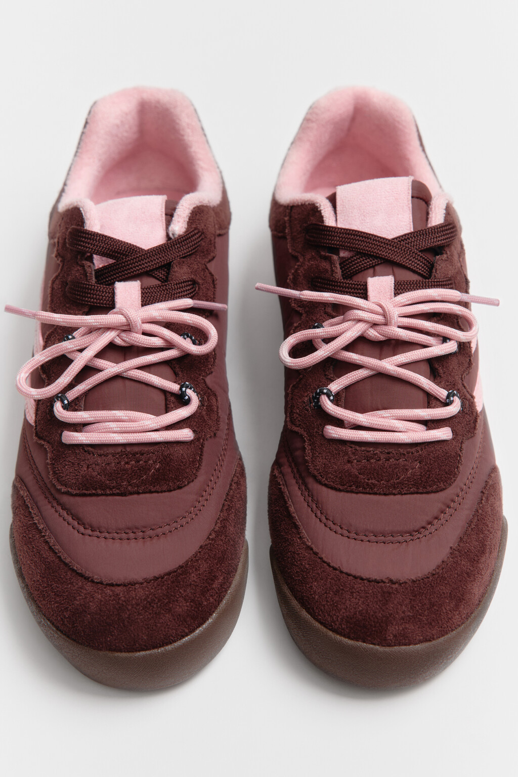 Кеды низкие с контрастной отделкой и замшевыми вставками - цвет коричневый - 3