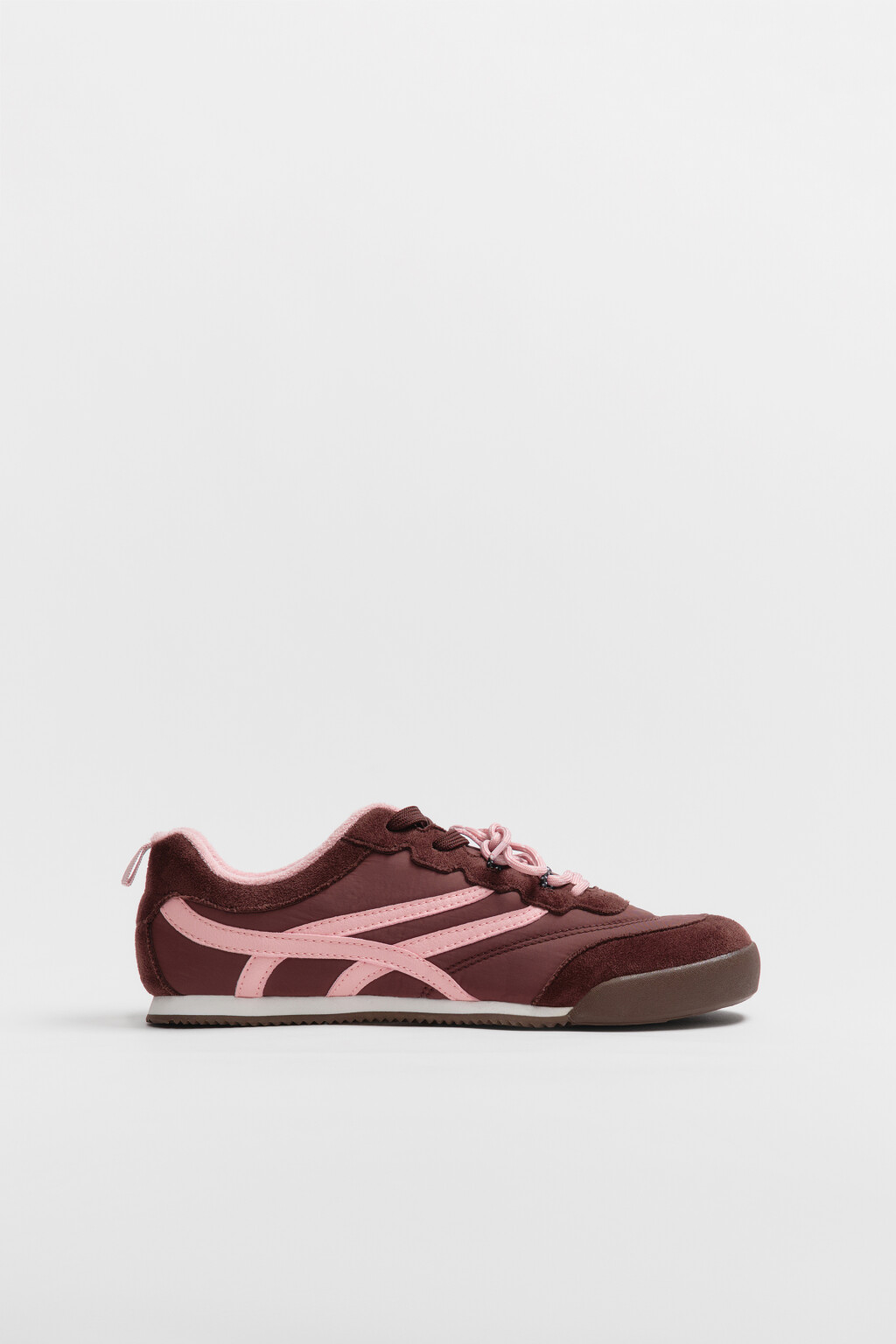 Кеды низкие с контрастной отделкой и замшевыми вставками - цвет коричневый - 4