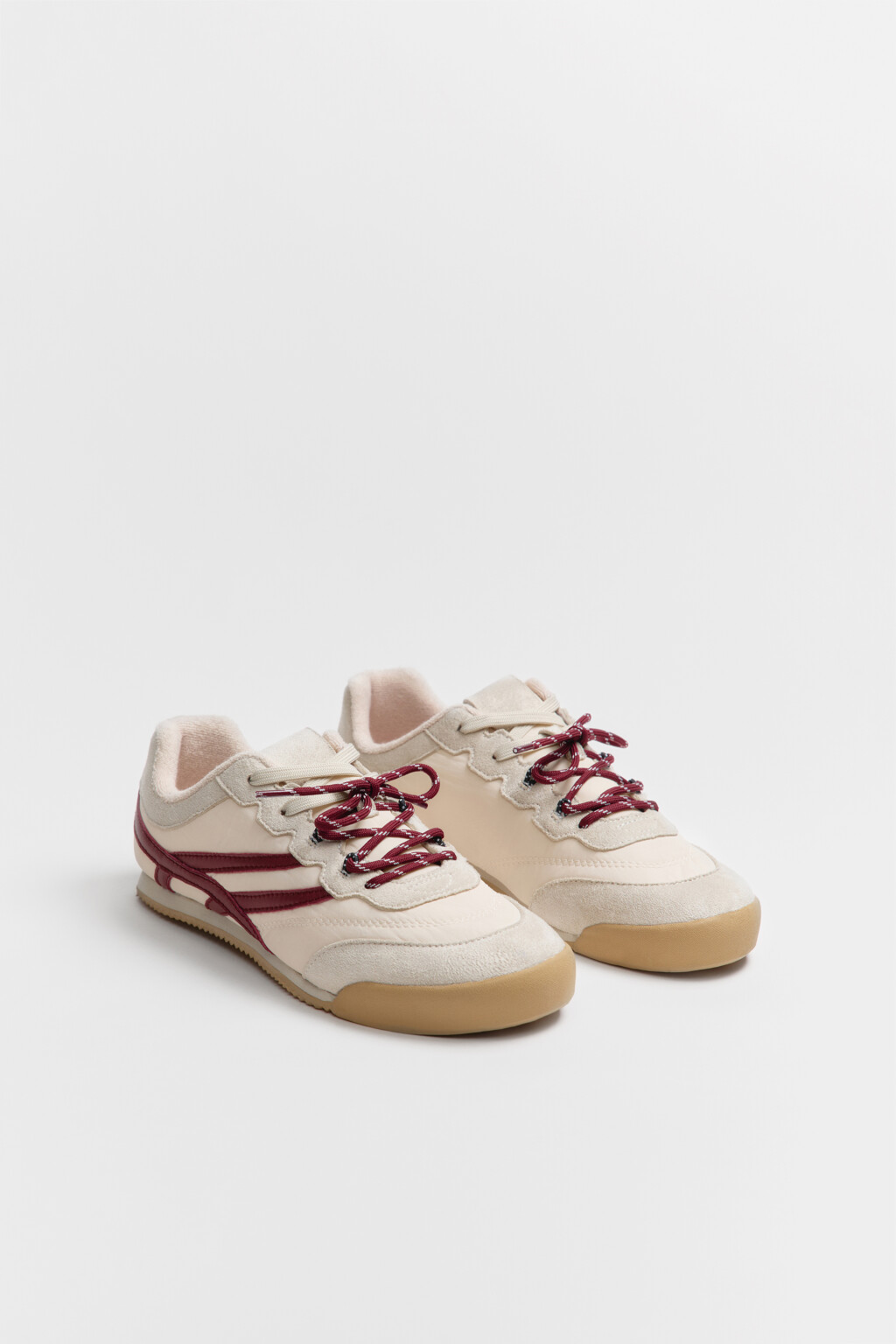 Кеды низкие с контрастной отделкой и замшевыми вставками - цвет молочный - 7