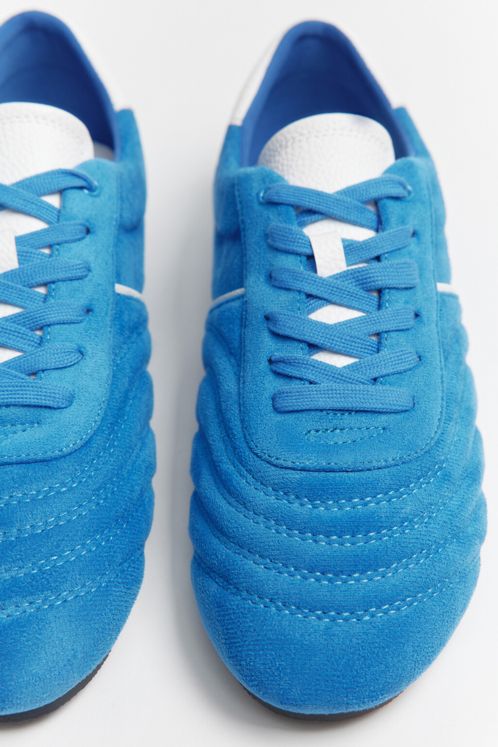 Кроссовки низкие с контрастными вставками - цвет голубой - 2