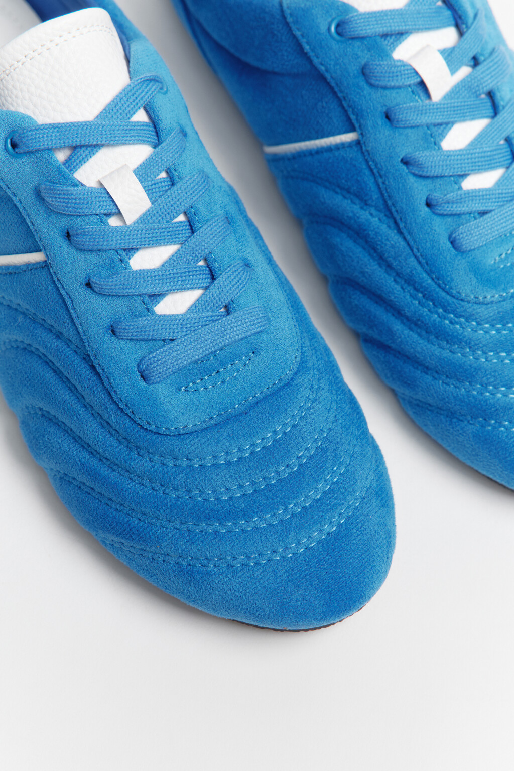 Кроссовки низкие с контрастными вставками - цвет голубой - 6