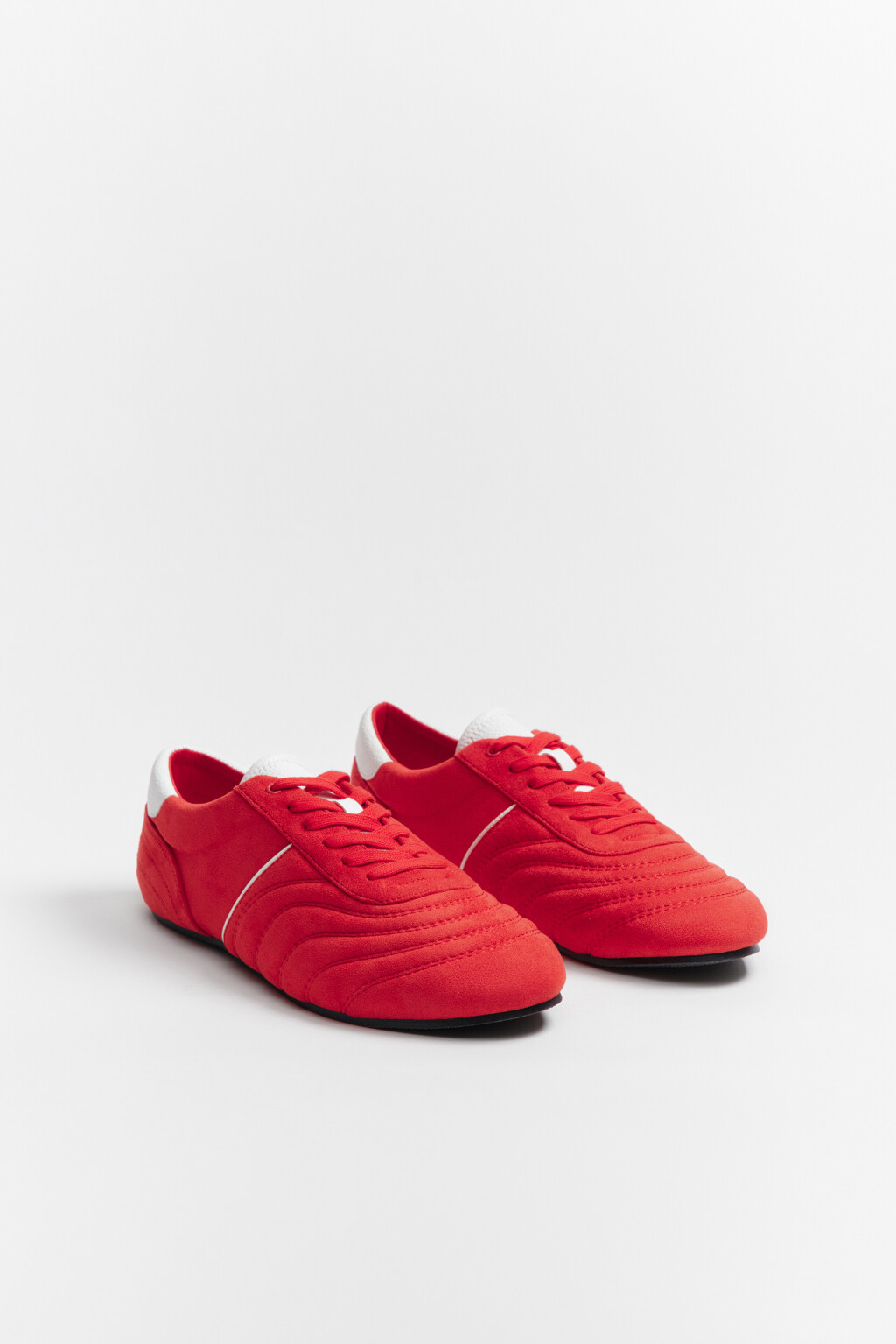 Кроссовки низкие с контрастными вставками - цвет красный - 4