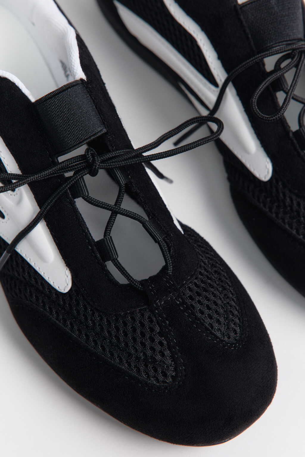 Кроссовки низкие с контрастными вставками - цвет черный - 6