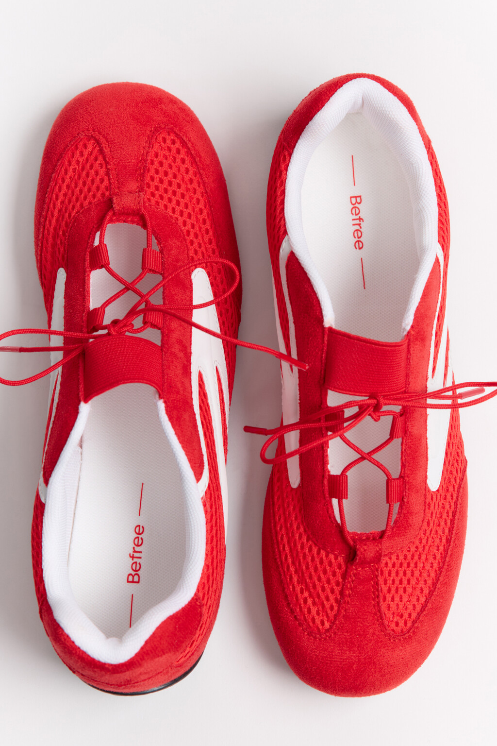 Кроссовки низкие с контрастными вставками - цвет красный - 3