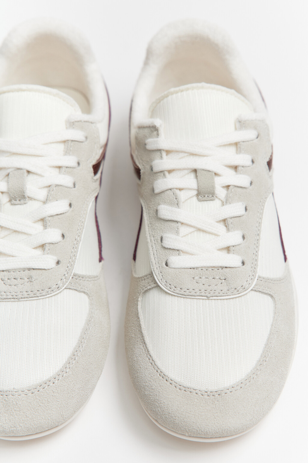 Кроссовки низкие с замшей и контрастными вставками - цвет бежевый - 2