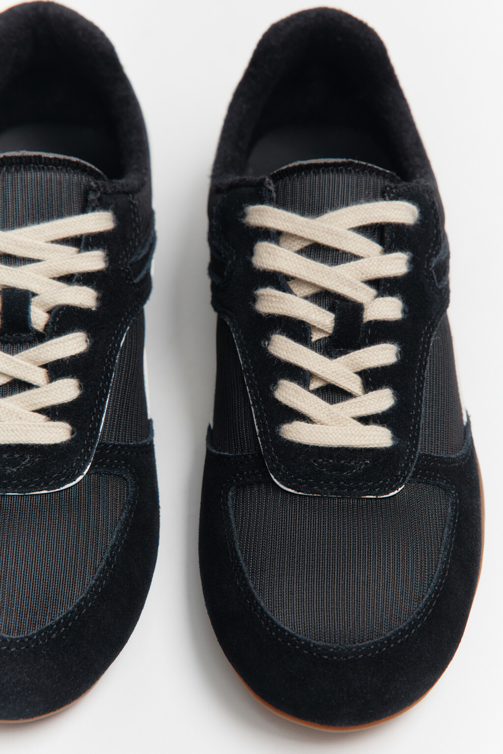 Кроссовки низкие с замшей и контрастными вставками - цвет черный - 3