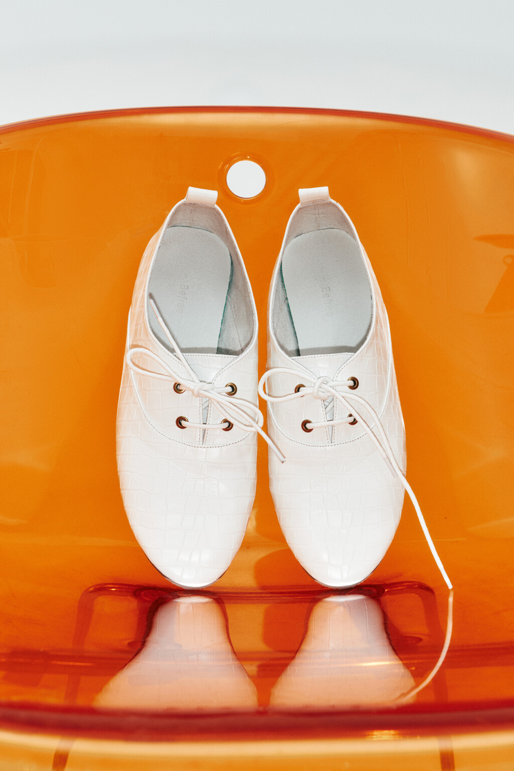 Туфли-балетки из искусственной кожи на шнуровке - цвет белый - 1