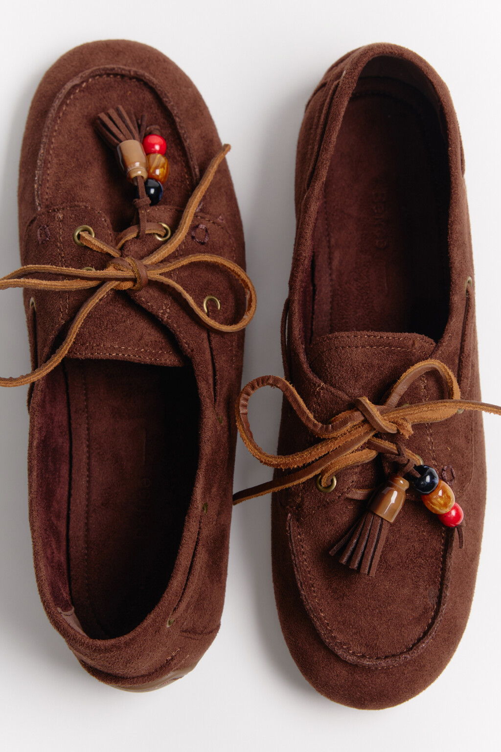 Мокасины со шнурками и подвесками - цвет коричневый - 3