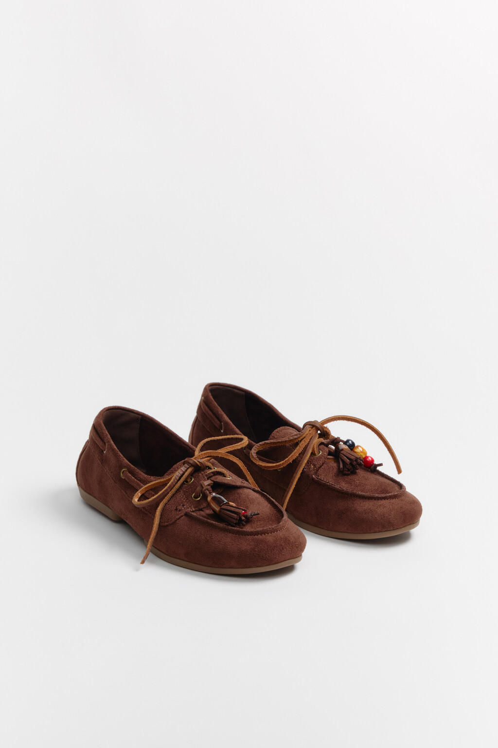 Мокасины со шнурками и подвесками - цвет коричневый - 7