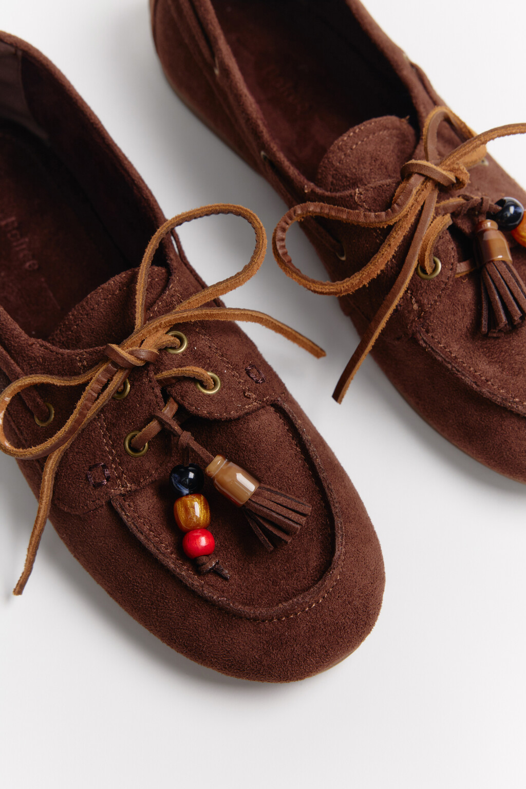 Мокасины со шнурками и подвесками - цвет коричневый - 8