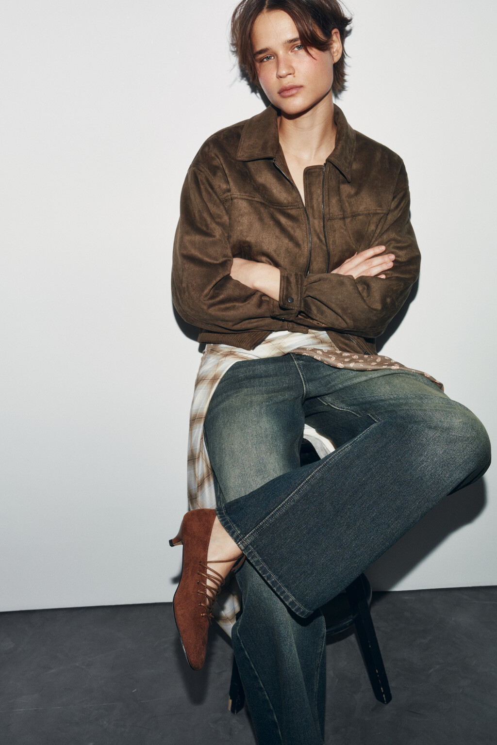 Туфли-лодочки с замшевой фактурой и шнуровкой - цвет коричневый - 2