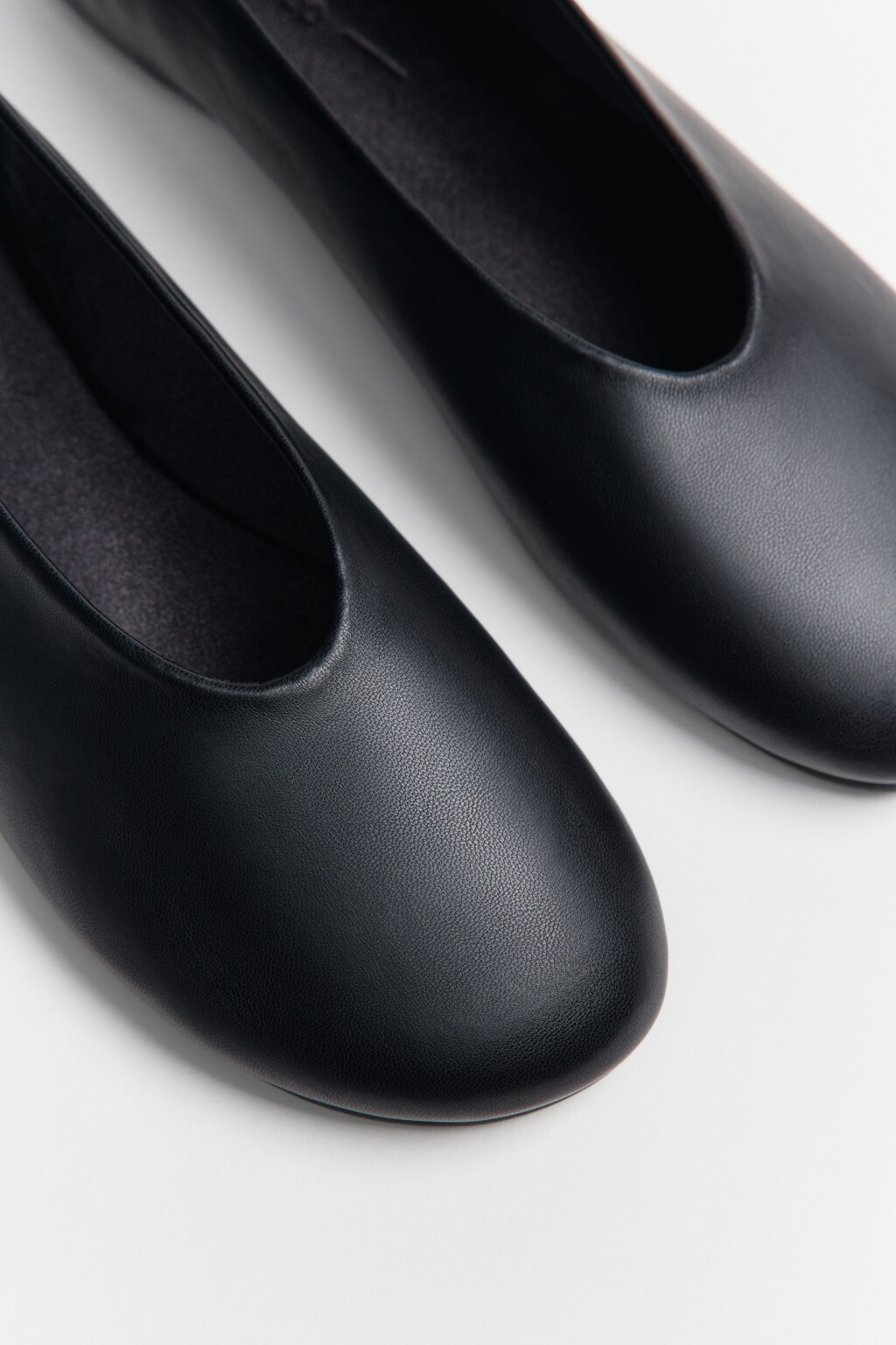 Туфли-балетки из искусственной кожи - цвет черный - 7