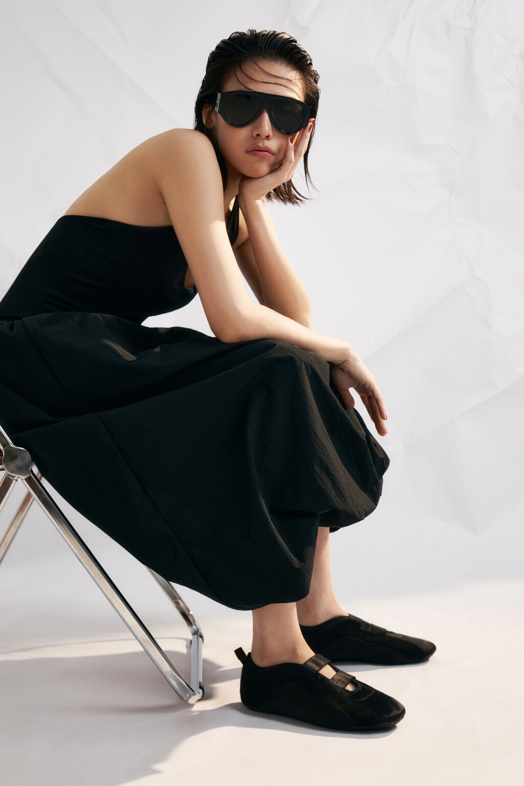 Туфли-балетки в спортивном стиле на резинках - цвет черный - 7