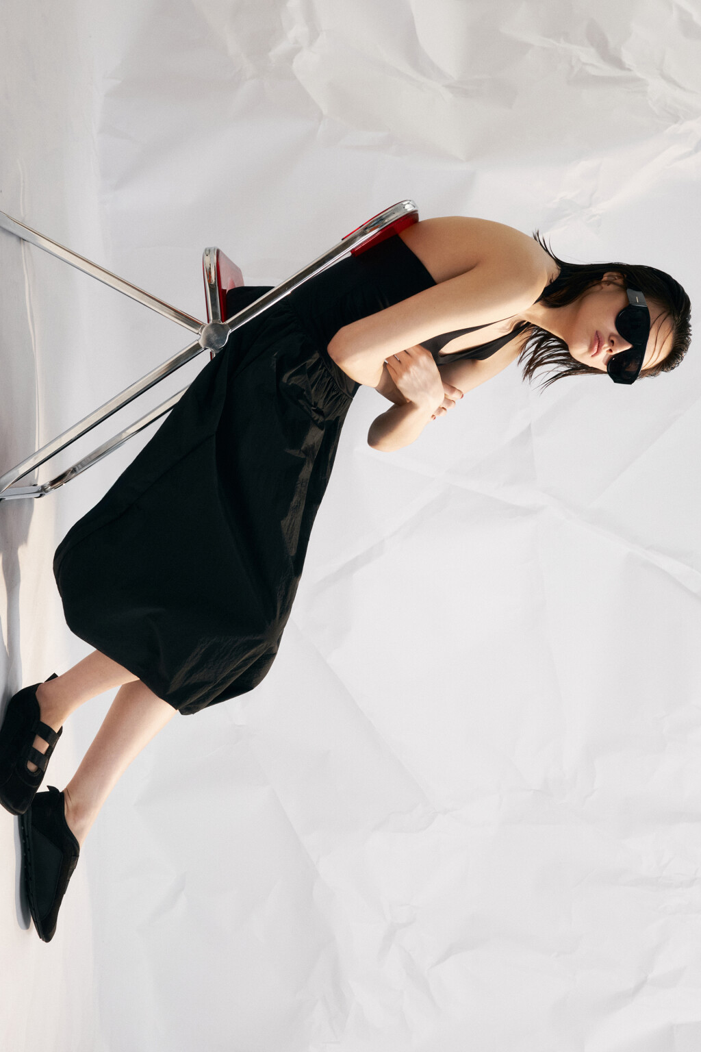 Туфли-балетки в спортивном стиле на резинках - цвет черный - 8