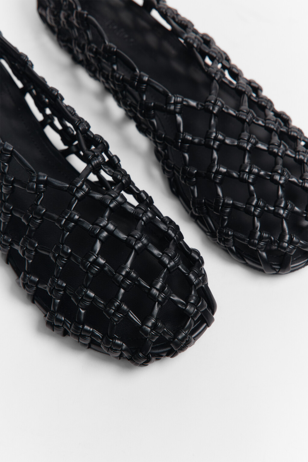 Туфли-балетки плетеные из искусственной кожи - цвет черный - 7
