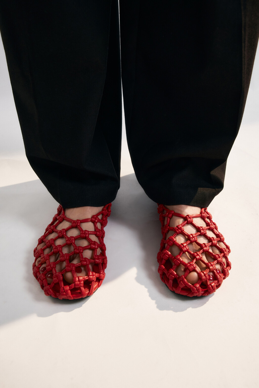 Туфли-балетки плетеные из искусственной кожи - цвет красный - 2