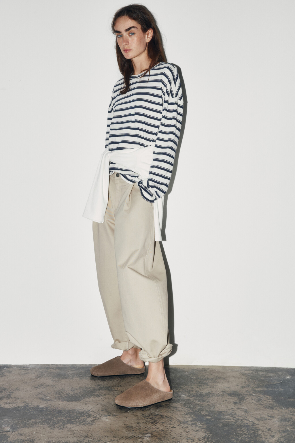 Сабо закрытые замшевые из натуральной кожи - цвет бежевый - 2