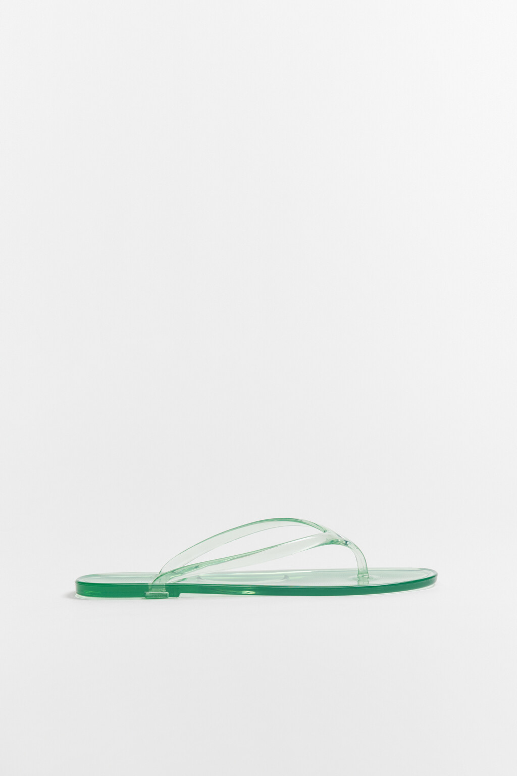 Сабо-вьетнамки глянцевые на плоской подошве - цвет зеленый - 1