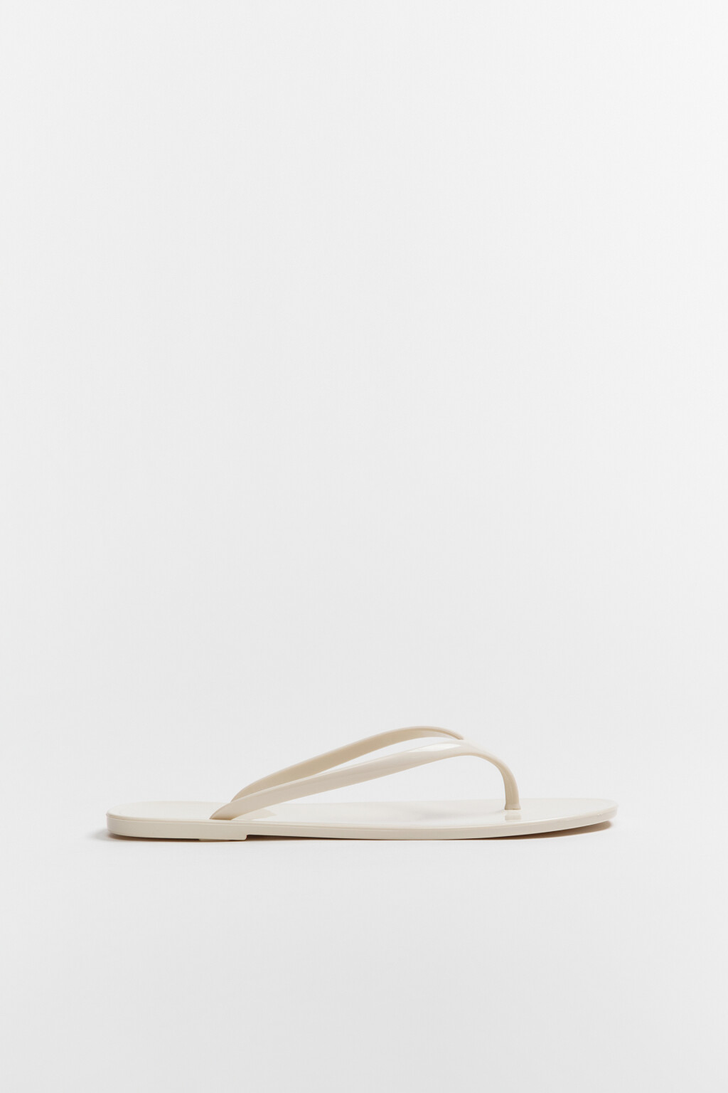 Сабо-вьетнамки глянцевые на плоской подошве - цвет молочный - 2