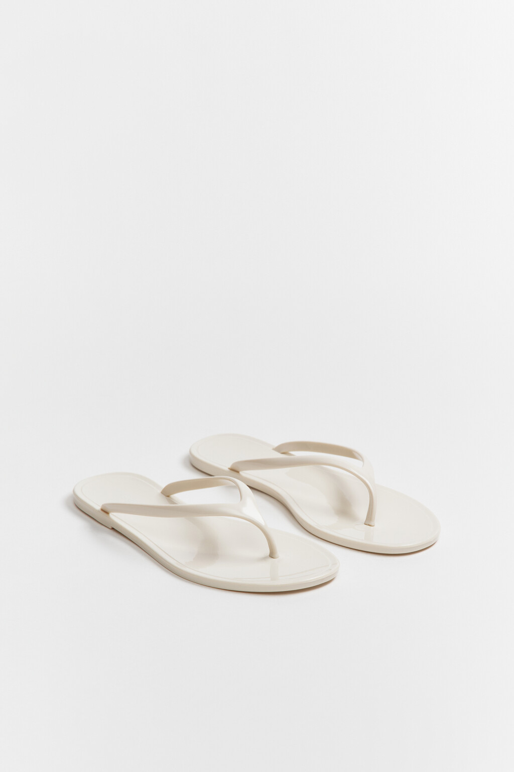 Сабо-вьетнамки глянцевые на плоской подошве - цвет молочный - 4