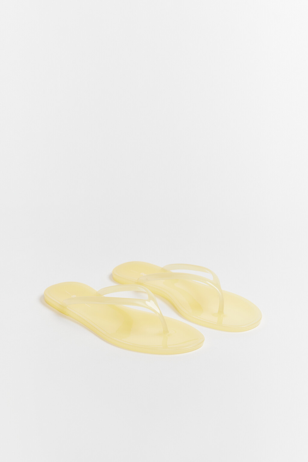 Сабо-вьетнамки глянцевые на плоской подошве - цвет желтый - 6