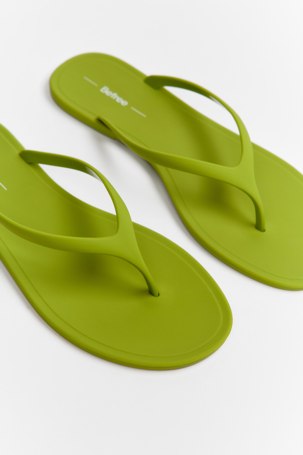 Сабо-вьетнамки матовые на плоской подошве - цвет зеленый - 5