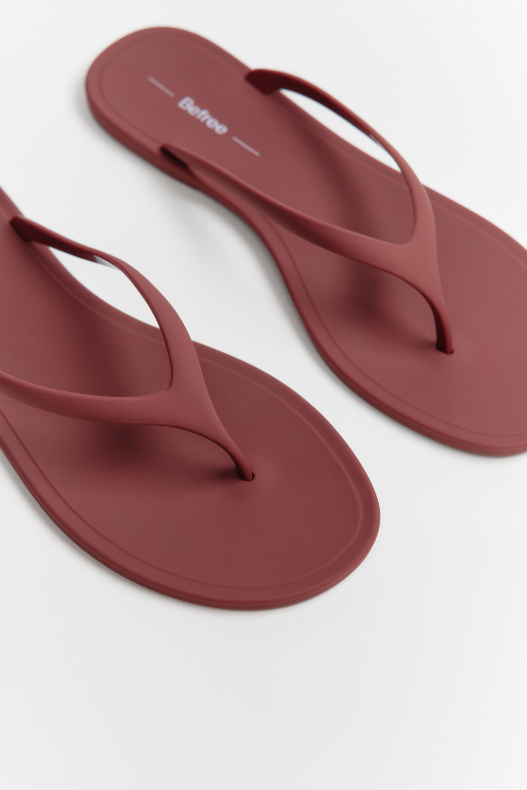 Сабо-вьетнамки матовые на плоской подошве - цвет бордовый - 5