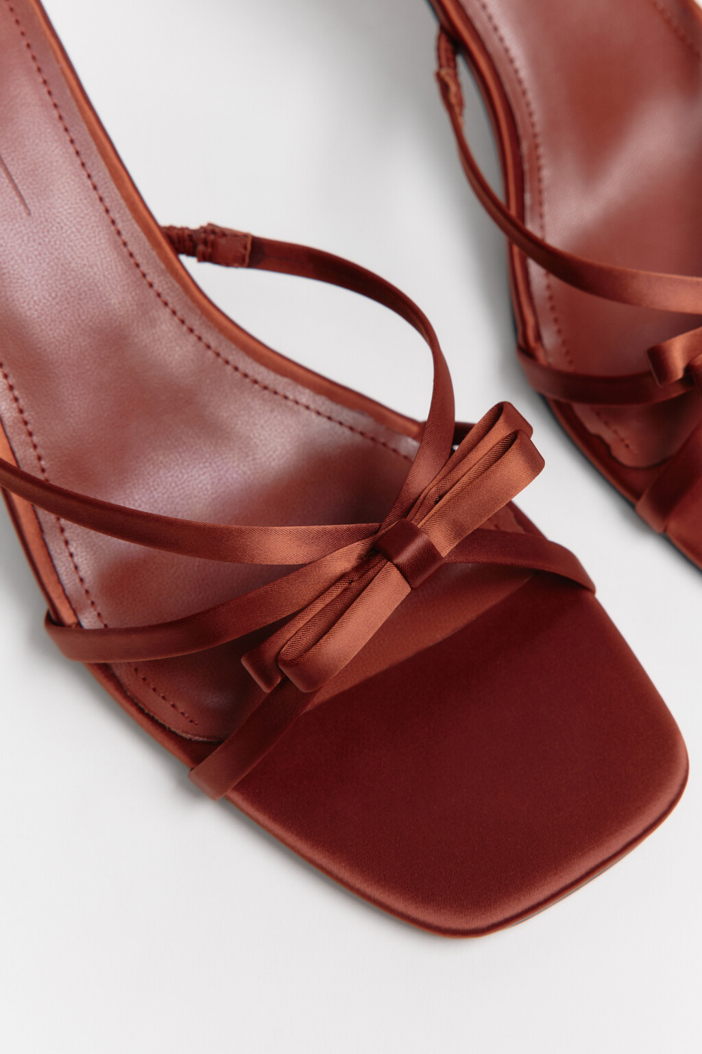 Босоножки с квадратным мысом и бантиком - цвет коричневый - 10