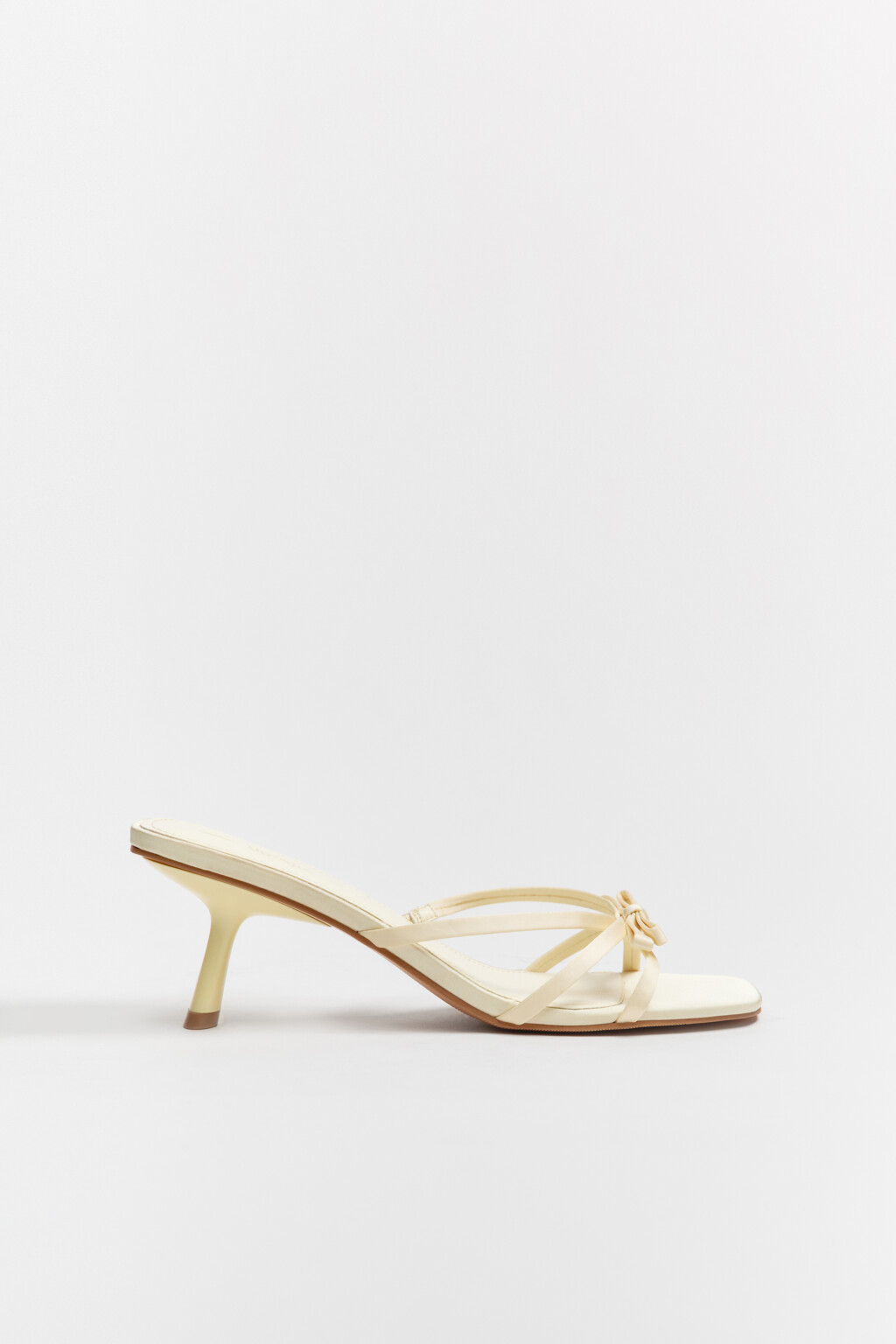 Босоножки с квадратным мысом и бантиком - цвет желтый - 4