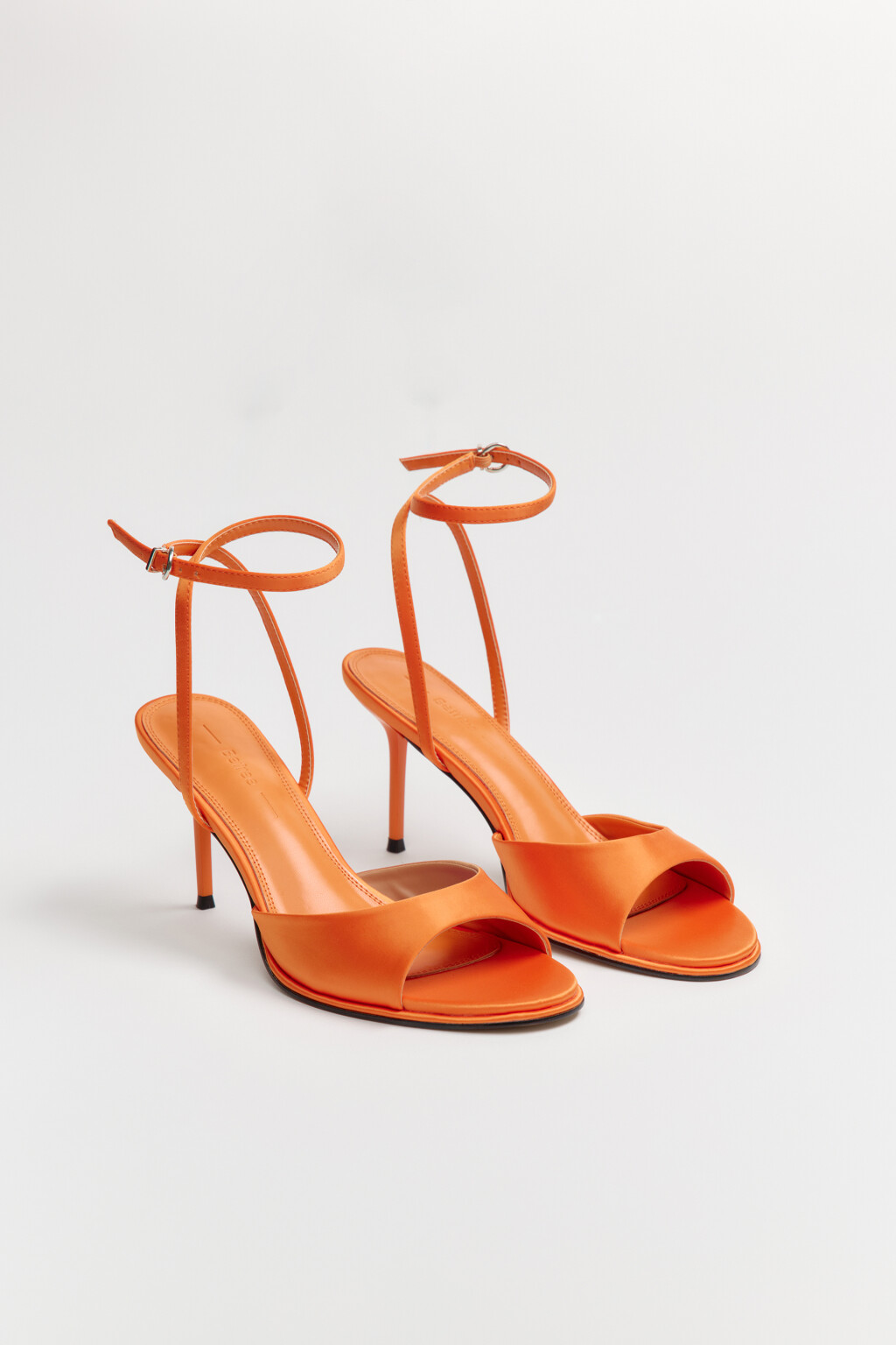 Босоножки атласные с ремешком на щиколотке - цвет оранжевый - 3