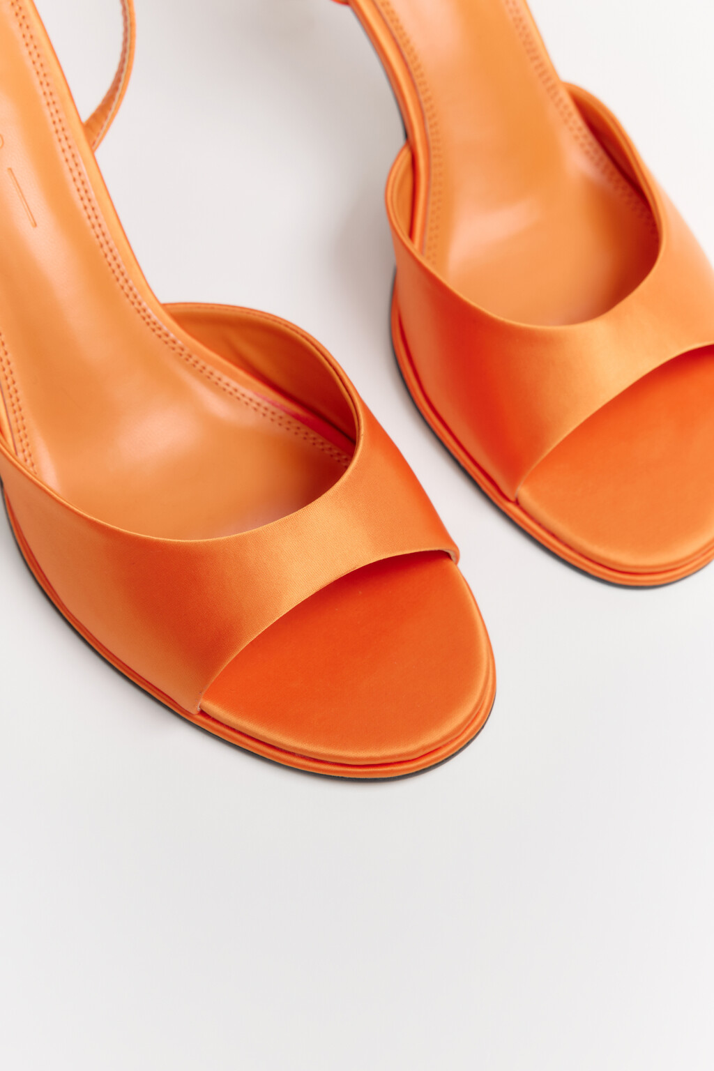 Босоножки атласные с ремешком на щиколотке - цвет оранжевый - 6
