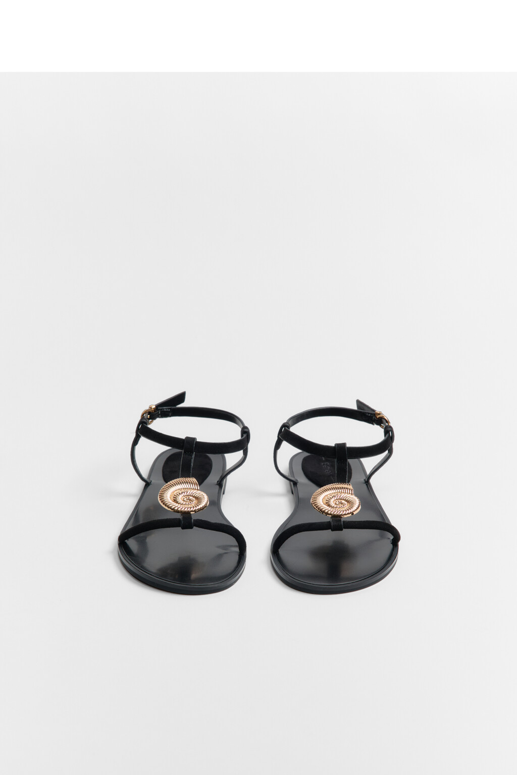 Сандалии на плоской подошве с декором-ракушкой - цвет черный - 3
