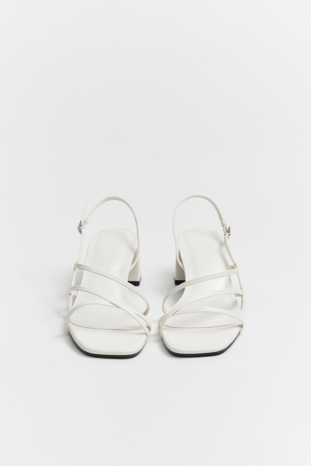 Босоножки с ремешками на квадратном каблуке - цвет белый - 4