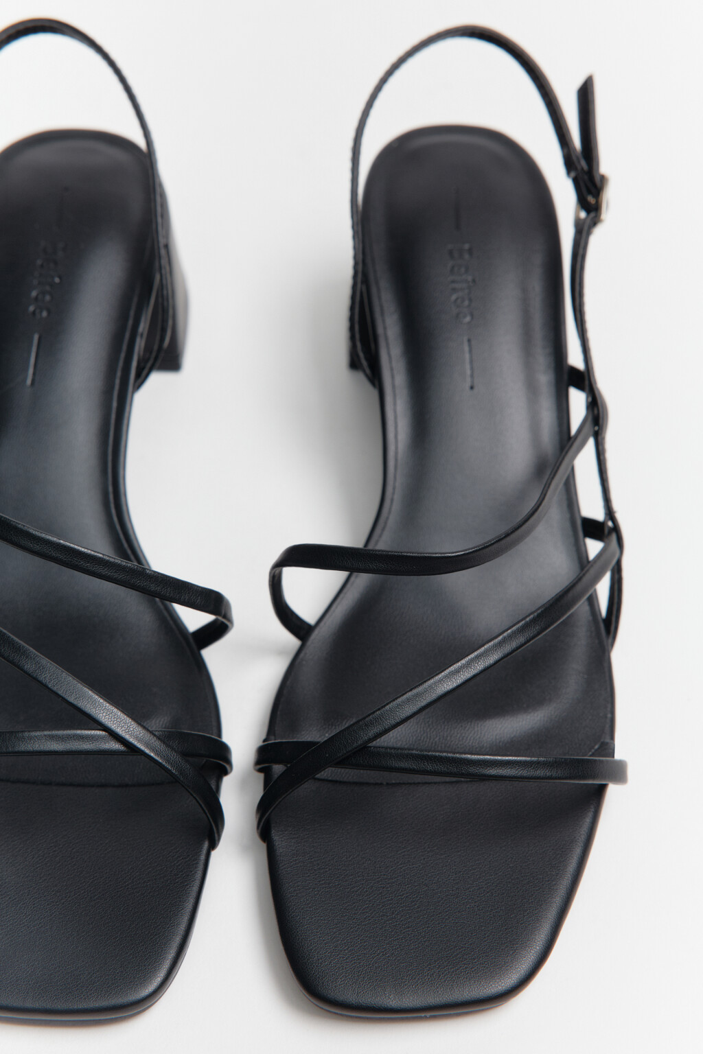 Босоножки с ремешками на квадратном каблуке - цвет черный - 3