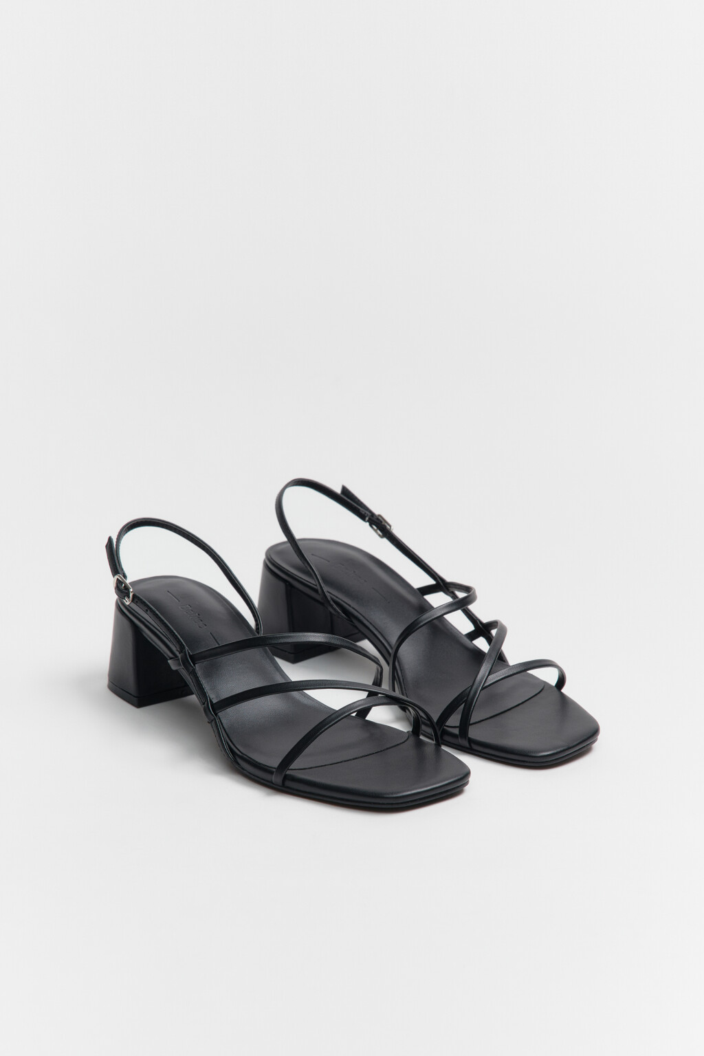 Босоножки с ремешками на квадратном каблуке - цвет черный - 5