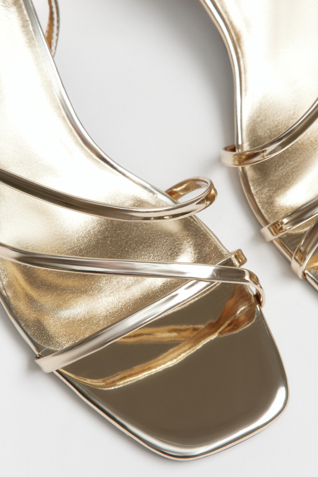 Босоножки с ремешками на квадратном каблуке - цвет желтый - 7