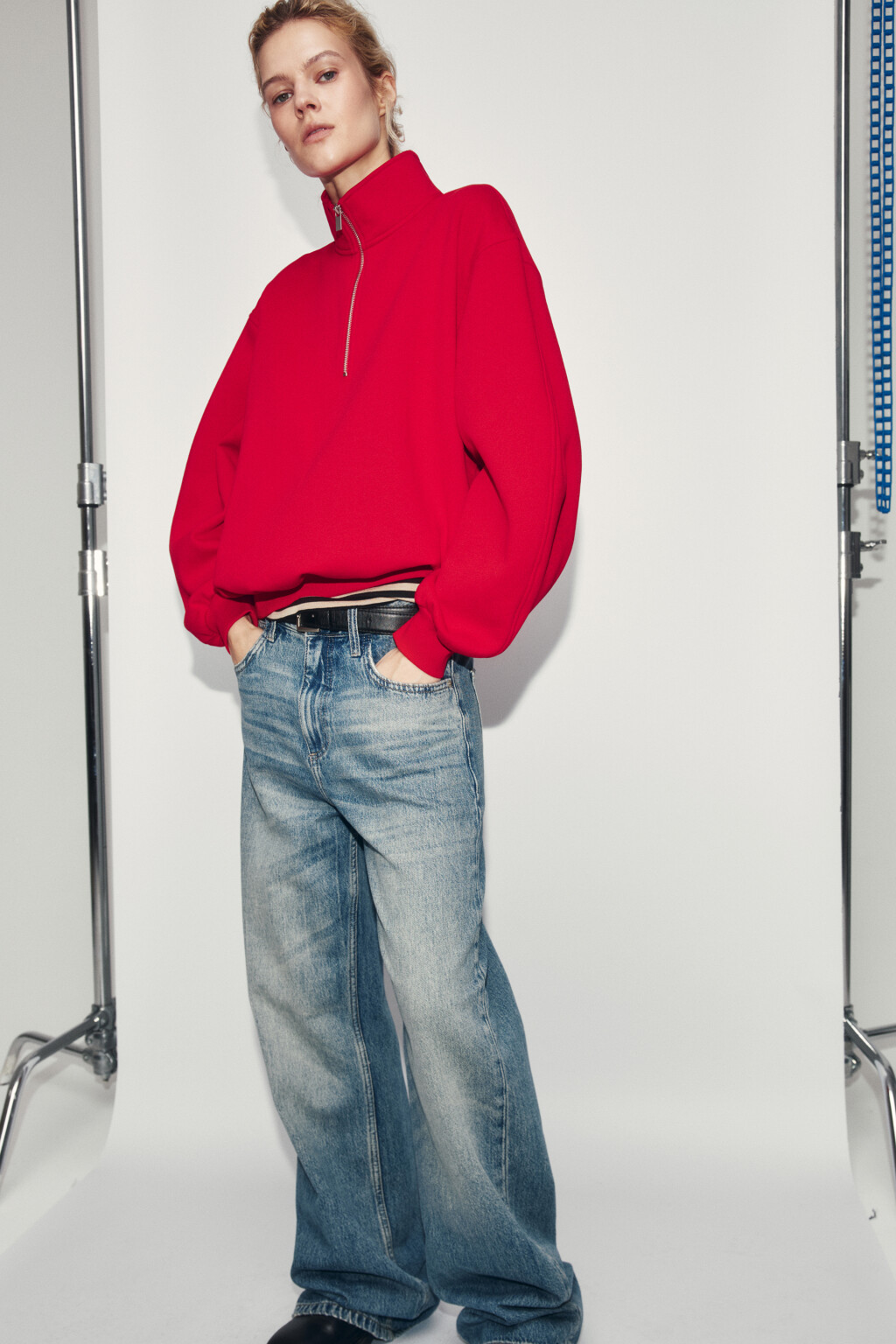Свитшот из футера с воротником-стойкой на молнии утепленный - цвет красный - 1