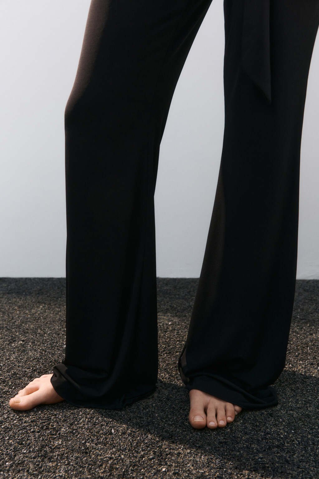 Брюки клеш с высокой посадкой и поясом - цвет черный - 6