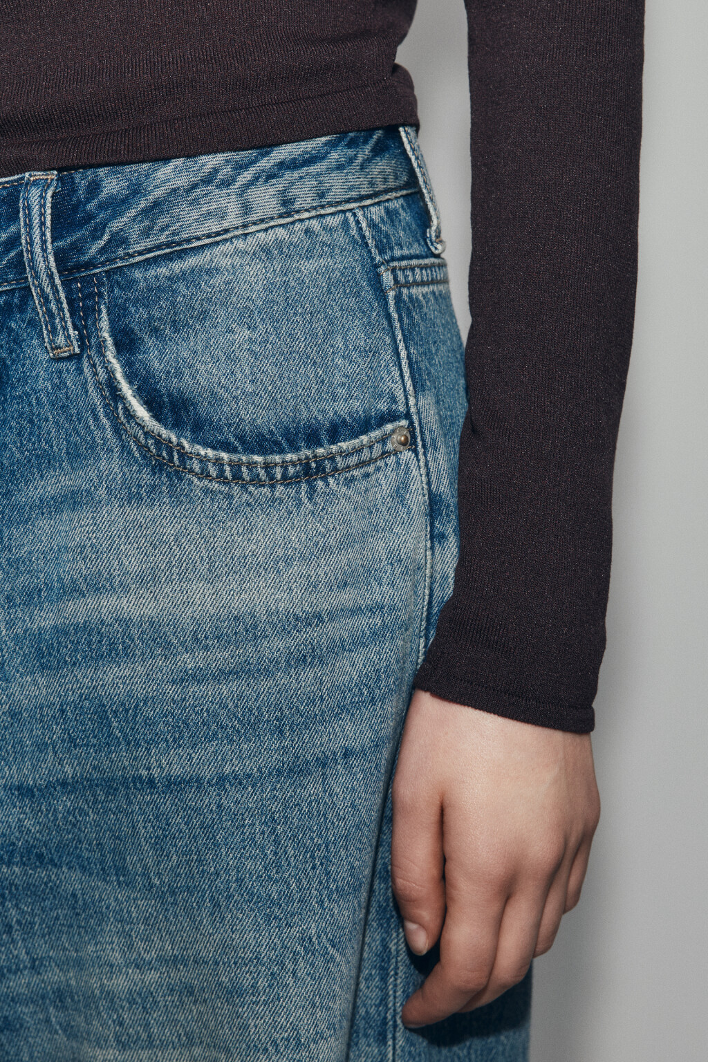 Джемпер вязаный с отложным воротником и глубоким вырезом - цвет коричневый - 6